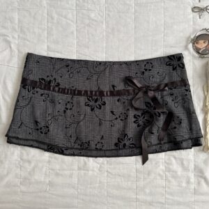 ⋆.ೃ࿔unique & lovely gray mini skirt w orchids!꒱｡